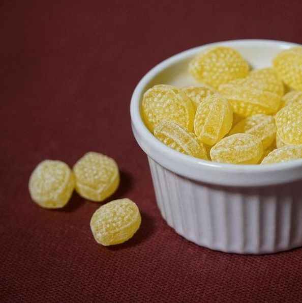 Karamel ve çubuklu şeker uzmanı portresi